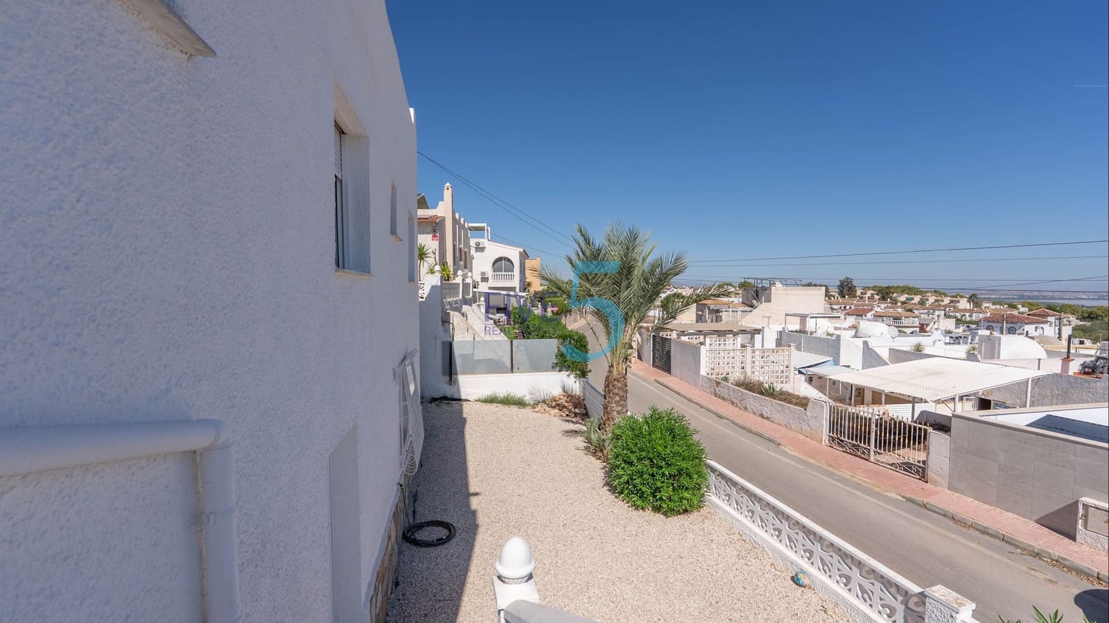2 bedroom Villa for sale in Villamartin with pool garage - € 350,000 (Ref: 10014943)