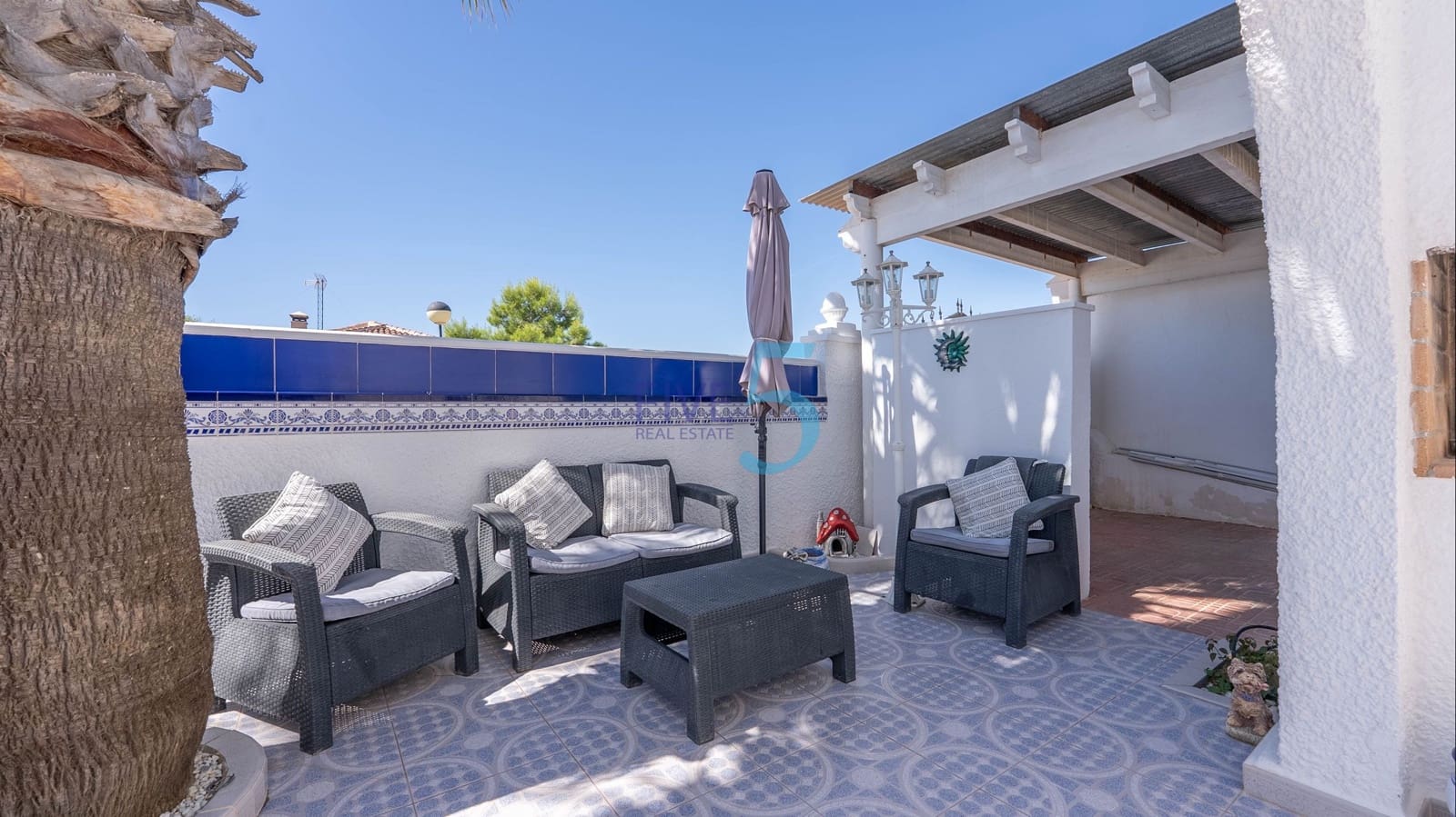 2 bedroom Villa for sale in Villamartin with pool garage - € 350,000 (Ref: 10014943)
