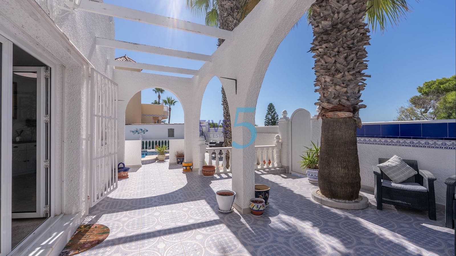 2 bedroom Villa for sale in Villamartin with pool garage - € 350,000 (Ref: 10014943)