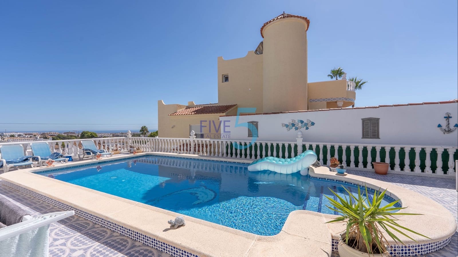 2 bedroom Villa for sale in Villamartin with pool garage - € 350,000 (Ref: 10014943)