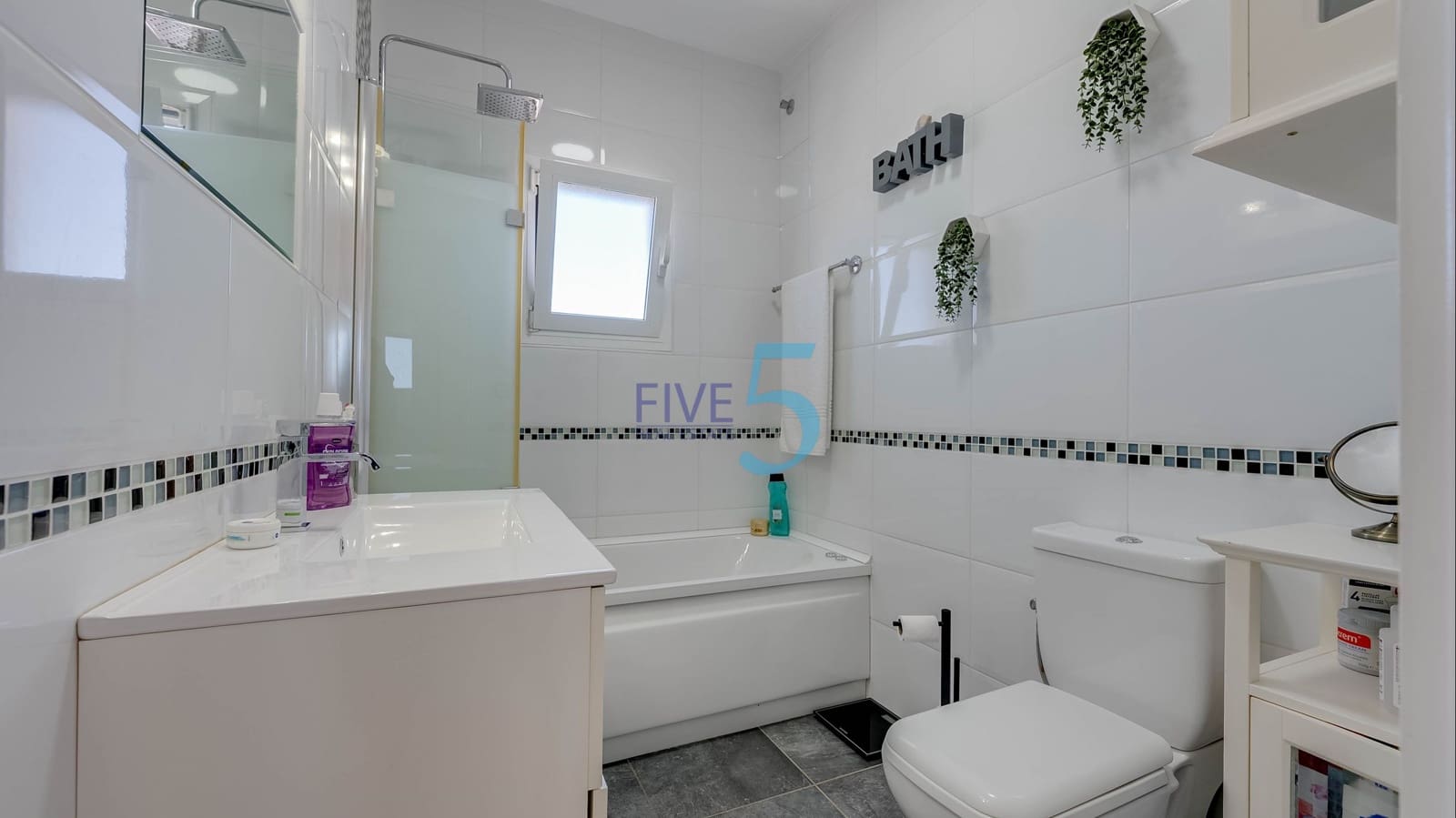 2 bedroom Villa for sale in Villamartin with pool garage - € 350,000 (Ref: 10014943)