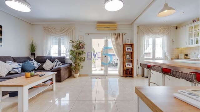 2 soverom Villa til salgs i Villamartin, Orihuela med svømmebasseng - € 350 000 (Ref: 10014943)