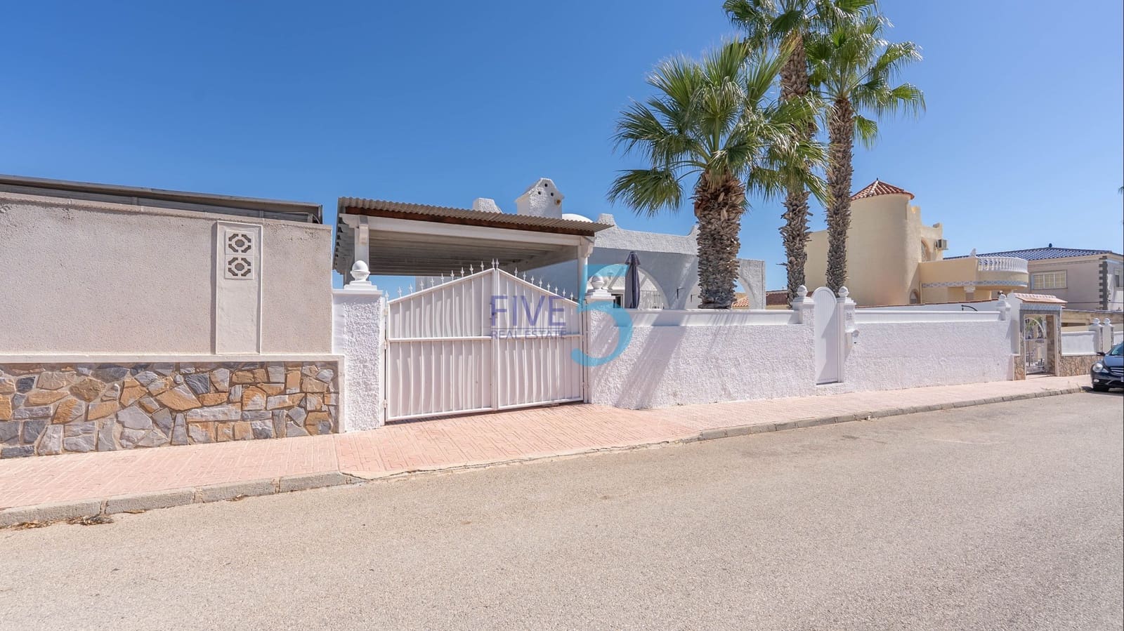 2 bedroom Villa for sale in Villamartin with pool garage - € 350,000 (Ref: 10014943)