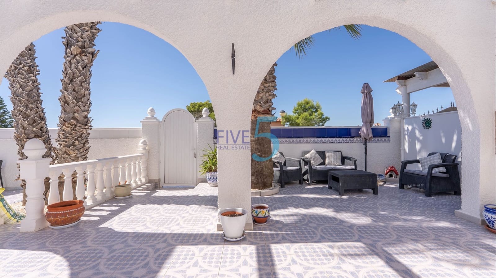 2 bedroom Villa for sale in Villamartin with pool garage - € 350,000 (Ref: 10014943)
