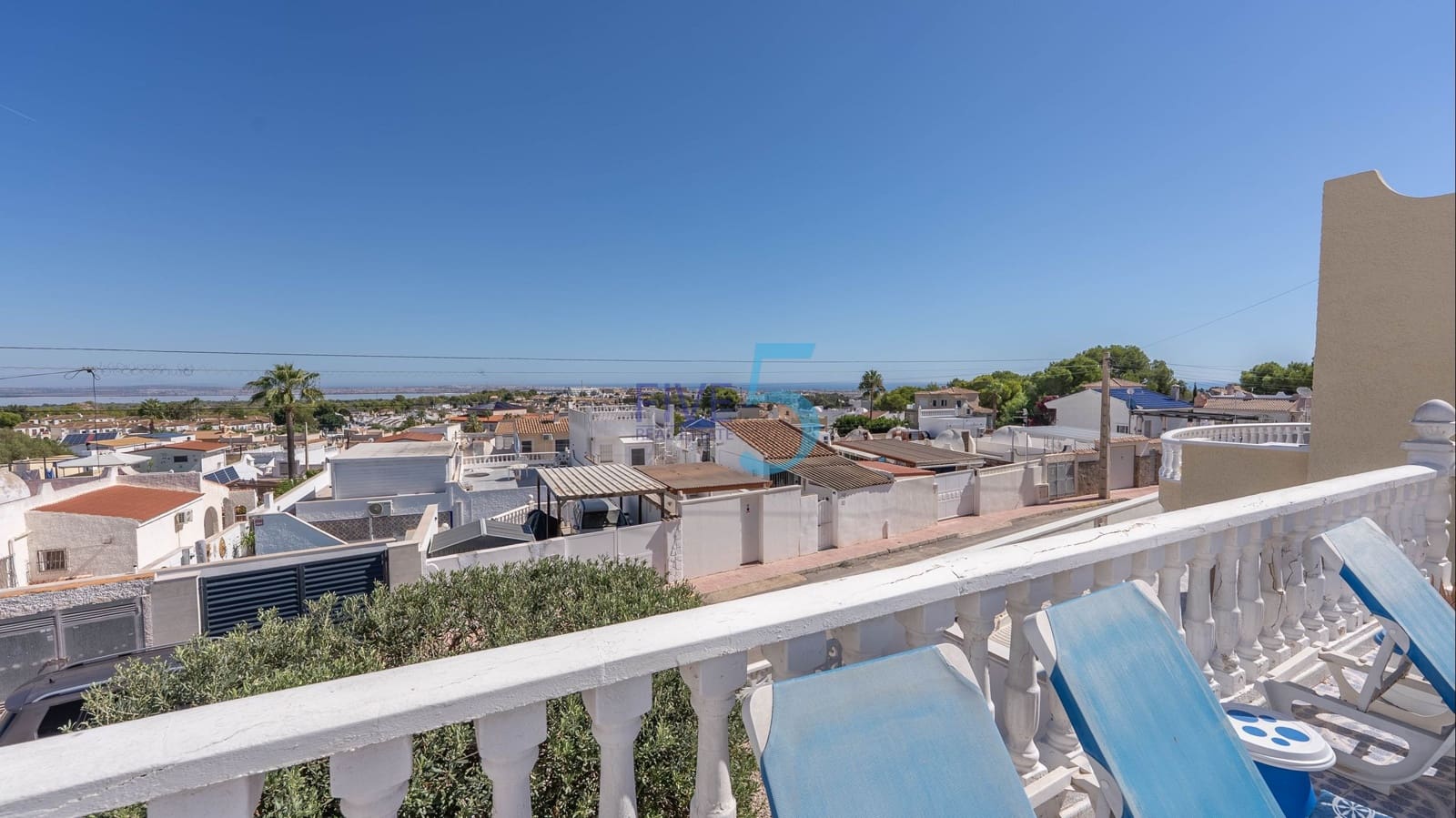 2 bedroom Villa for sale in Villamartin with pool garage - € 350,000 (Ref: 10014943)