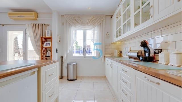2 soverom Villa til salgs i Villamartin, Orihuela med svømmebasseng - € 350 000 (Ref: 10014943)