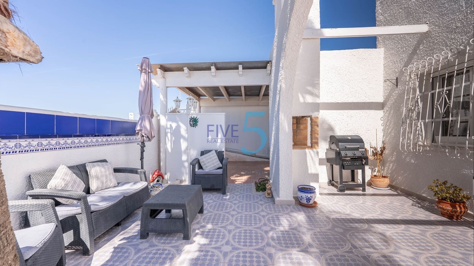 2 bedroom Villa for sale in Villamartin with pool garage - € 350,000 (Ref: 10014943)