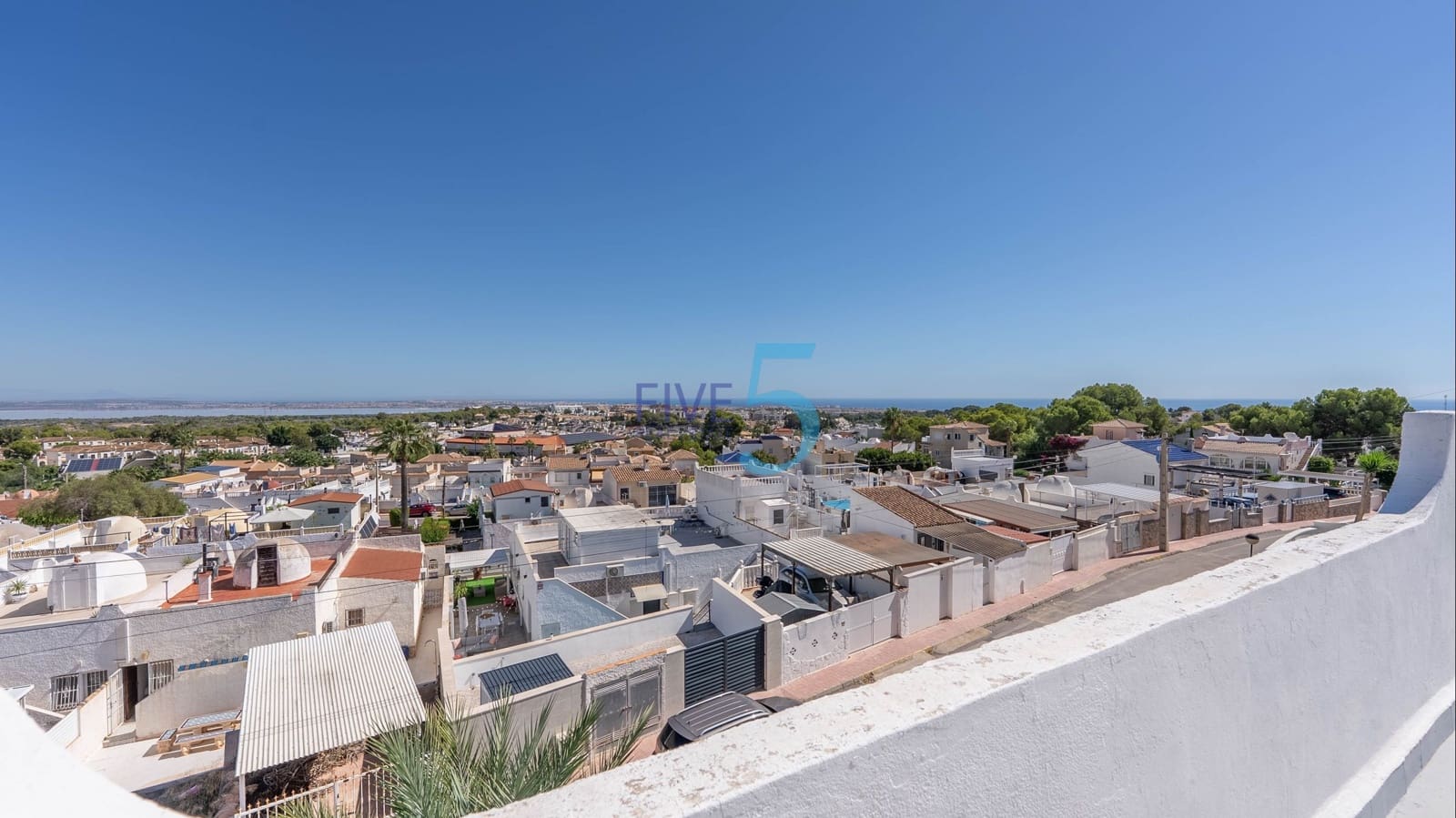 2 bedroom Villa for sale in Villamartin with pool garage - € 350,000 (Ref: 10014943)