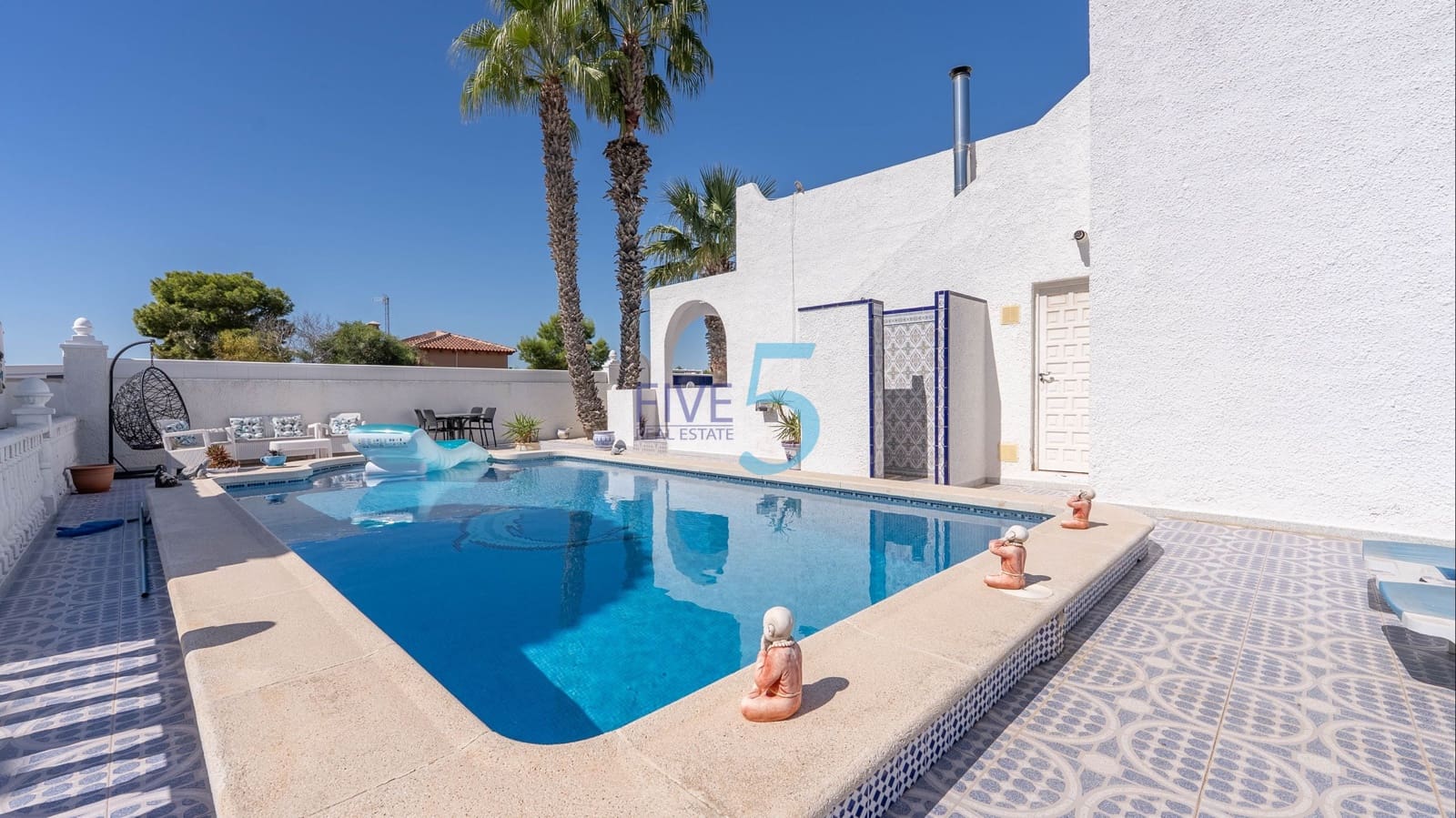 2 bedroom Villa for sale in Villamartin with pool garage - € 350,000 (Ref: 10014943)