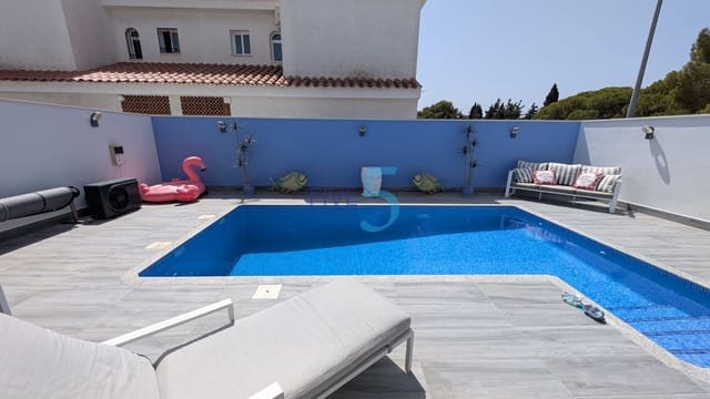 2 bedroom Apartment for sale in Dehesa de Campoamor, Orihuela with pool garage - € 400,000 (Ref: 10015924)