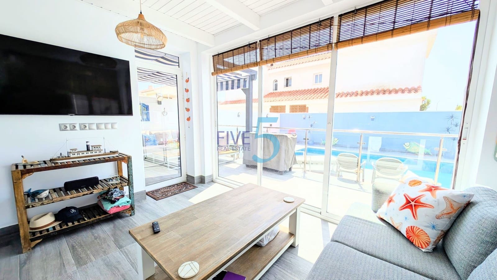 2 bedroom Apartment for sale in Dehesa de Campoamor with pool garage - € 400,000 (Ref: 10015924)