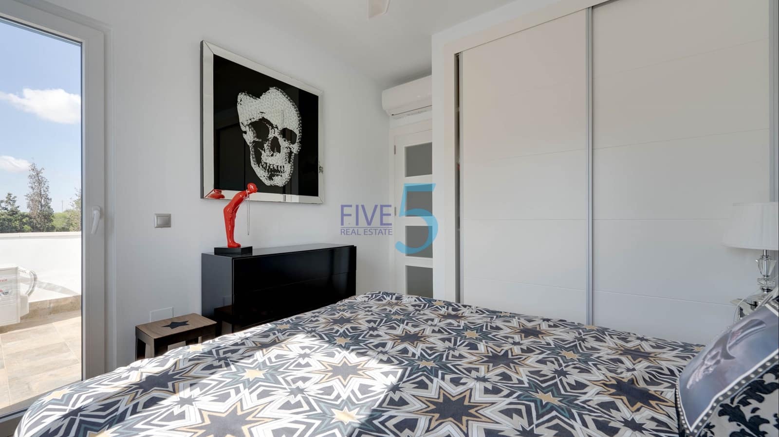 2 bedroom Semi-detached Villa for sale in Dehesa de Campoamor with pool garage - € 400,000 (Ref: 10015924)
