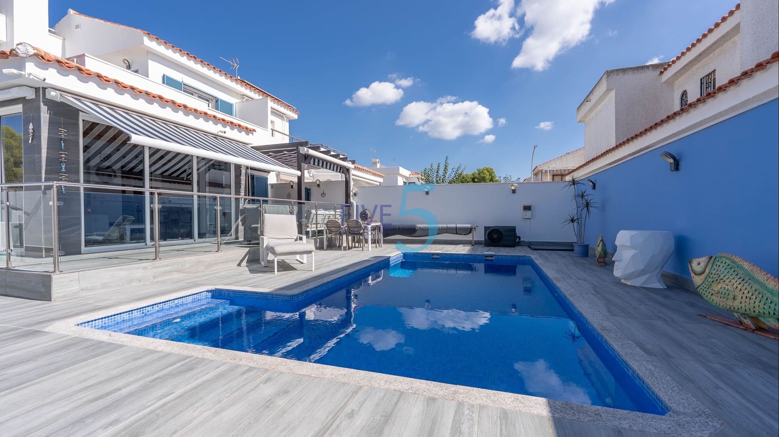 2 bedroom Semi-detached Villa for sale in Dehesa de Campoamor with pool garage - € 400,000 (Ref: 10015924)
