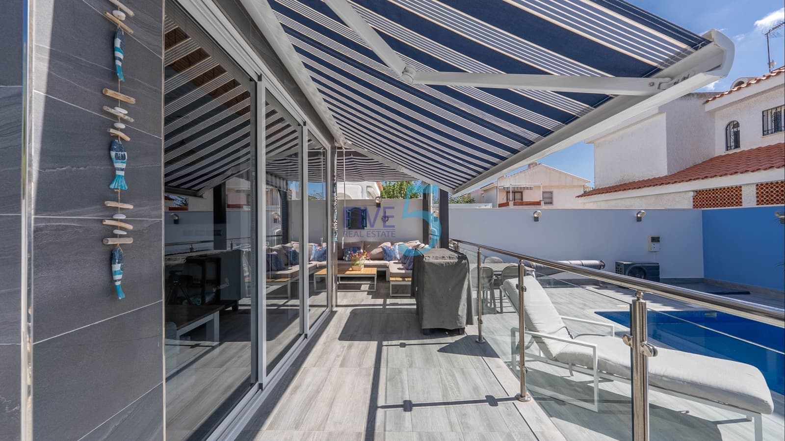 2 bedroom Semi-detached Villa for sale in Dehesa de Campoamor with pool garage - € 400,000 (Ref: 10015924)