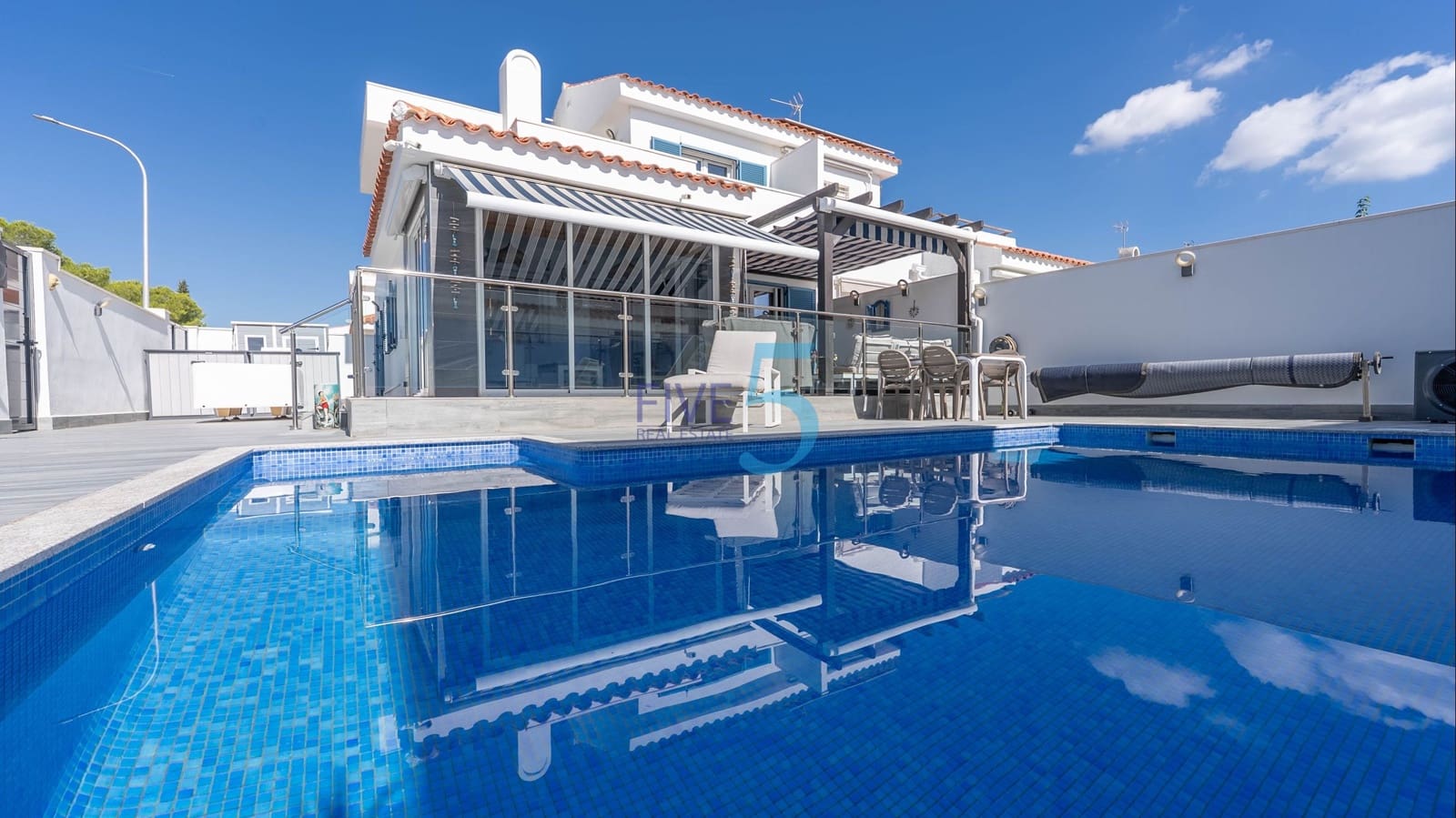2 bedroom Semi-detached Villa for sale in Dehesa de Campoamor with pool garage - € 400,000 (Ref: 10015924)