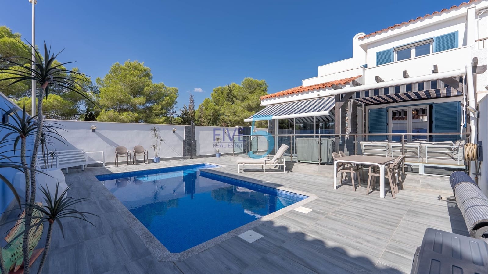 2 bedroom Semi-detached Villa for sale in Dehesa de Campoamor with pool garage - € 400,000 (Ref: 10015924)