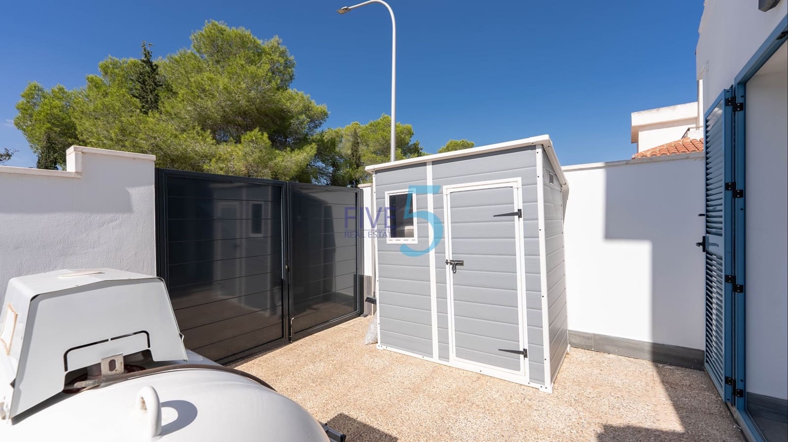 2 bedroom Semi-detached Villa for sale in Dehesa de Campoamor with pool garage - € 400,000 (Ref: 10015924)