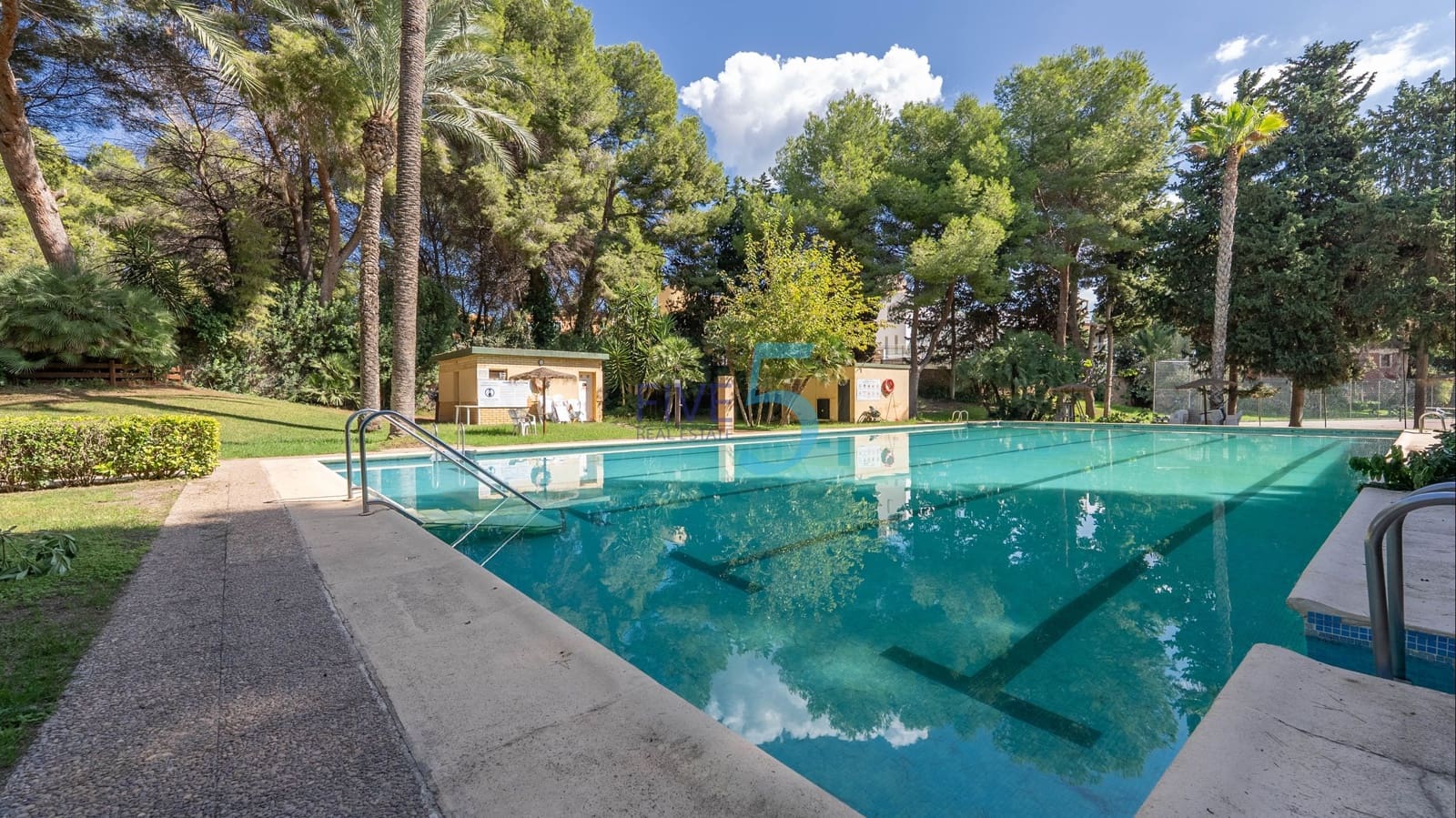 2 bedroom Semi-detached Villa for sale in Dehesa de Campoamor with pool garage - € 400,000 (Ref: 10015924)