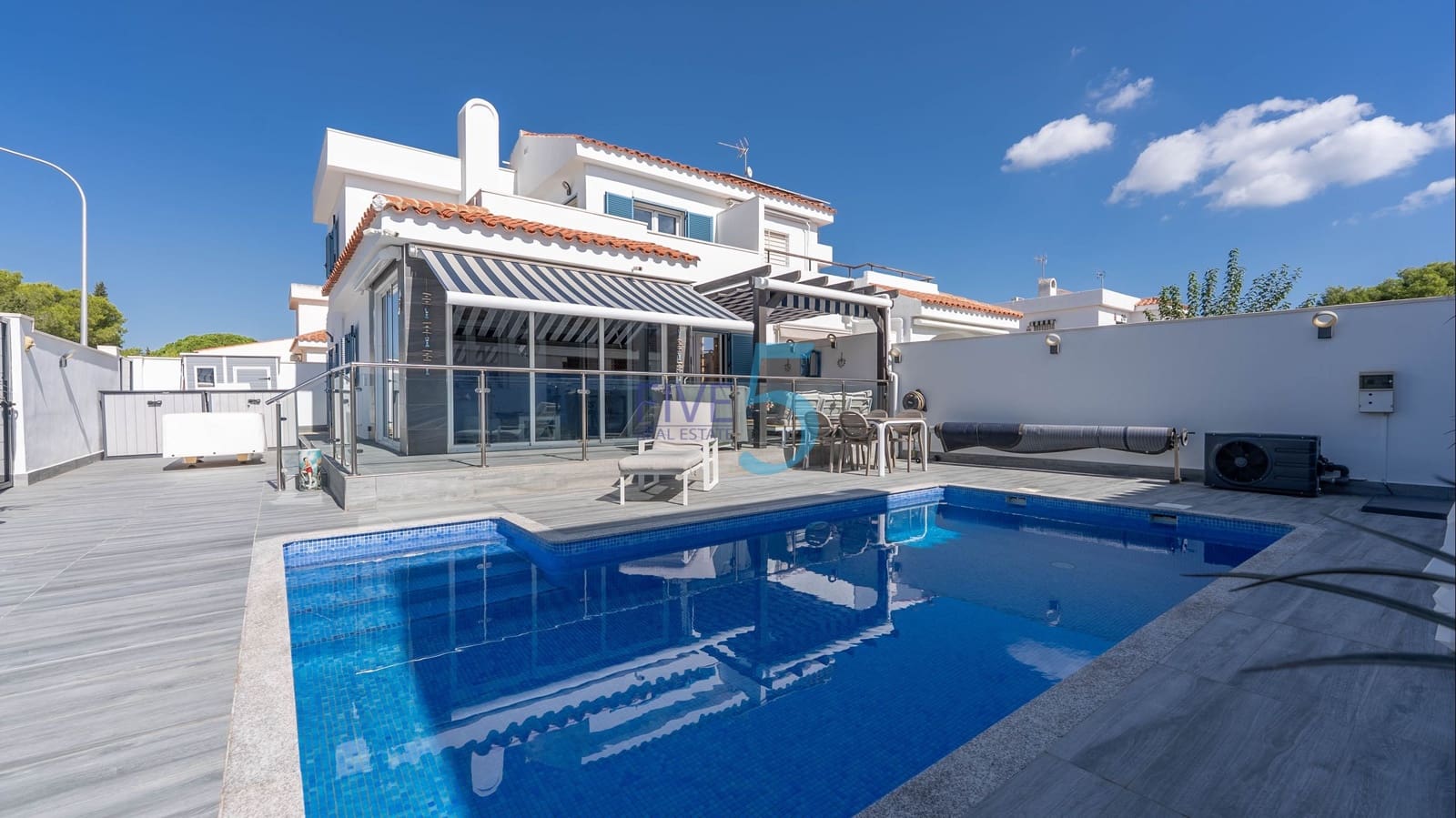 2 bedroom Semi-detached Villa for sale in Dehesa de Campoamor with pool garage - € 400,000 (Ref: 10015924)