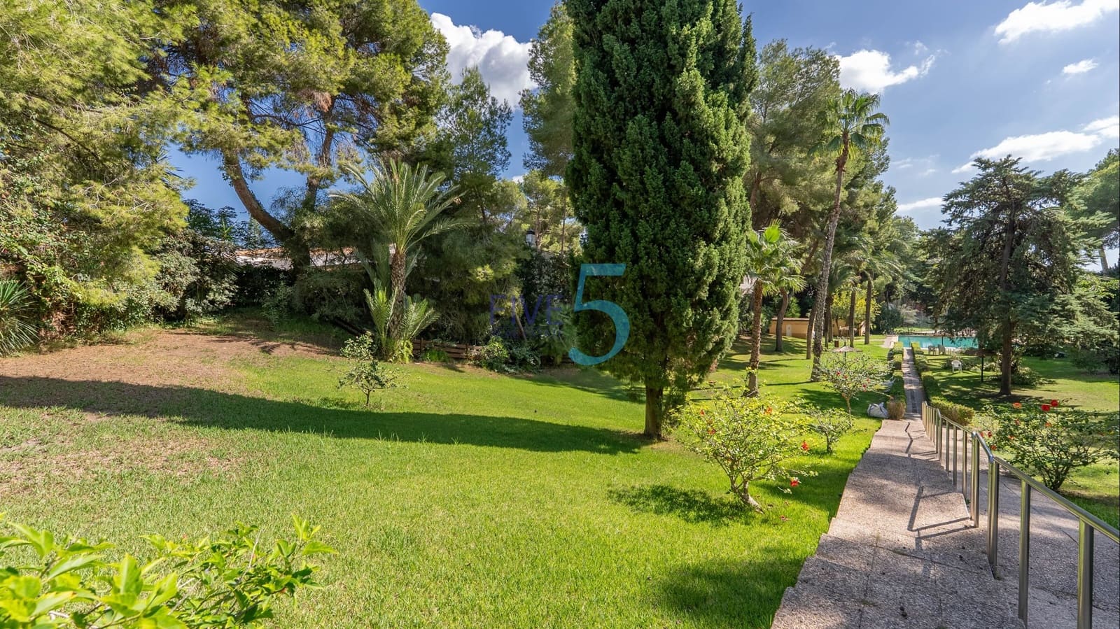 2 bedroom Semi-detached Villa for sale in Dehesa de Campoamor with pool garage - € 400,000 (Ref: 10015924)
