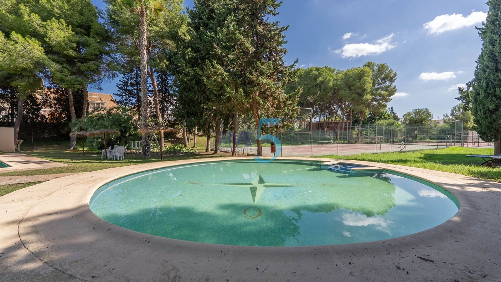 2 bedroom Semi-detached Villa for sale in Dehesa de Campoamor with pool garage - € 400,000 (Ref: 10015924)