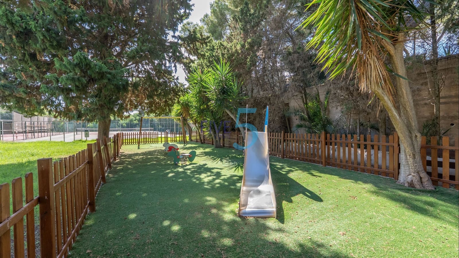 2 bedroom Semi-detached Villa for sale in Dehesa de Campoamor with pool garage - € 400,000 (Ref: 10015924)