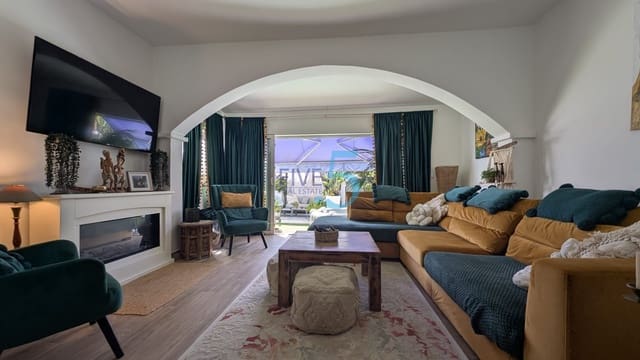 3 soverom Hus til salgs i Villamartin, Orihuela med svømmebasseng - € 280 000 (Ref: 10016695)