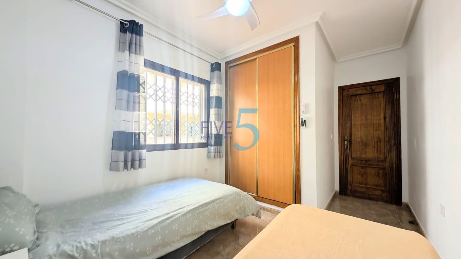 Apartamento de 3 habitaciones en Cabo Roig en venta con piscina garaje - 280.000 € (Ref: 10017765)