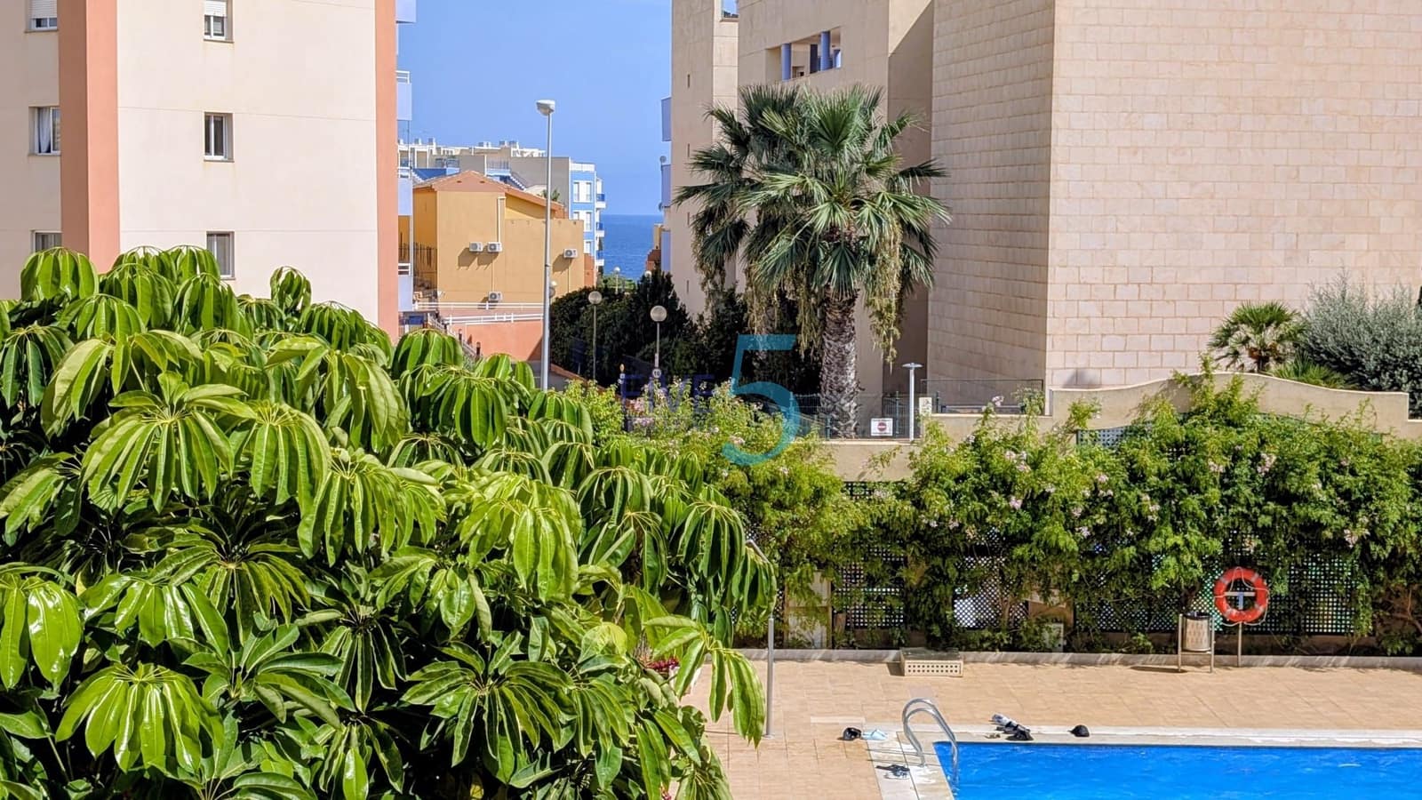 Apartamento de 3 habitaciones en Cabo Roig en venta con piscina garaje - 280.000 € (Ref: 10017765)