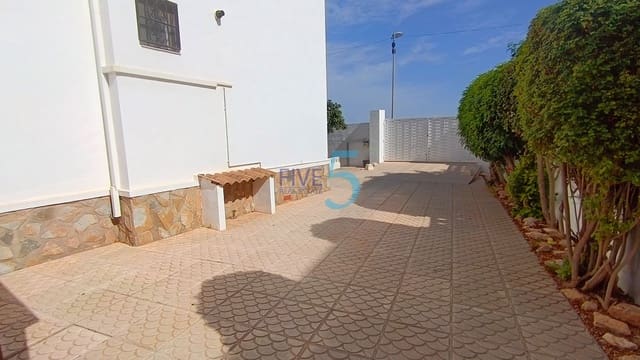 3 bedroom Villa for sale in Benijófar with pool - € 395,000 (Ref: 10017766)