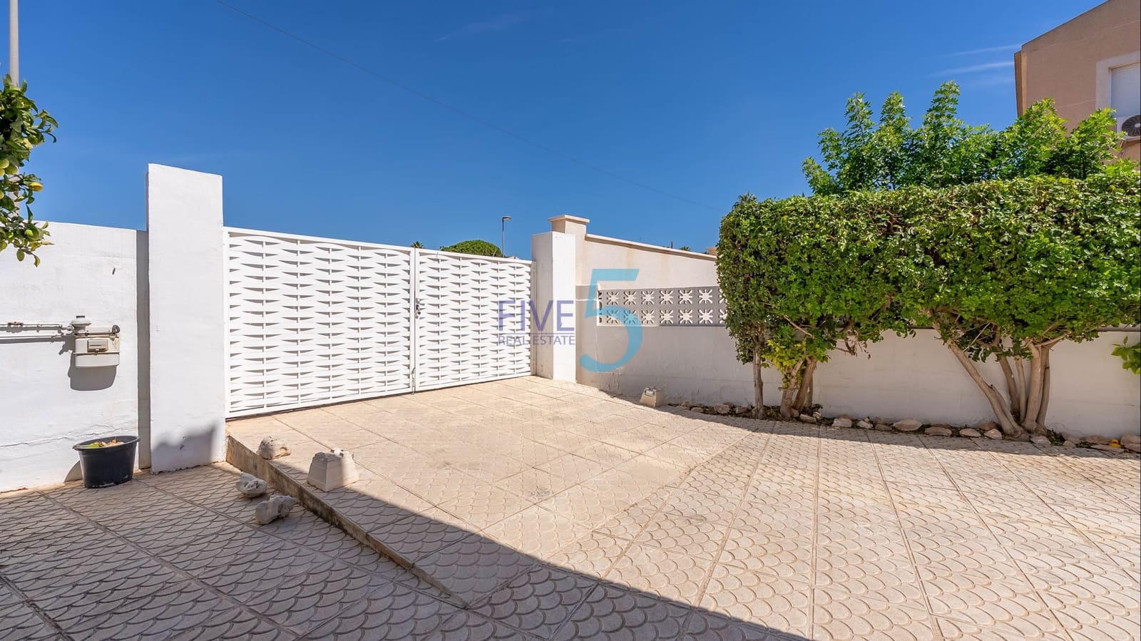 3 bedroom Villa for sale in Benijofar with pool garage - € 395,000 (Ref: 10017766)