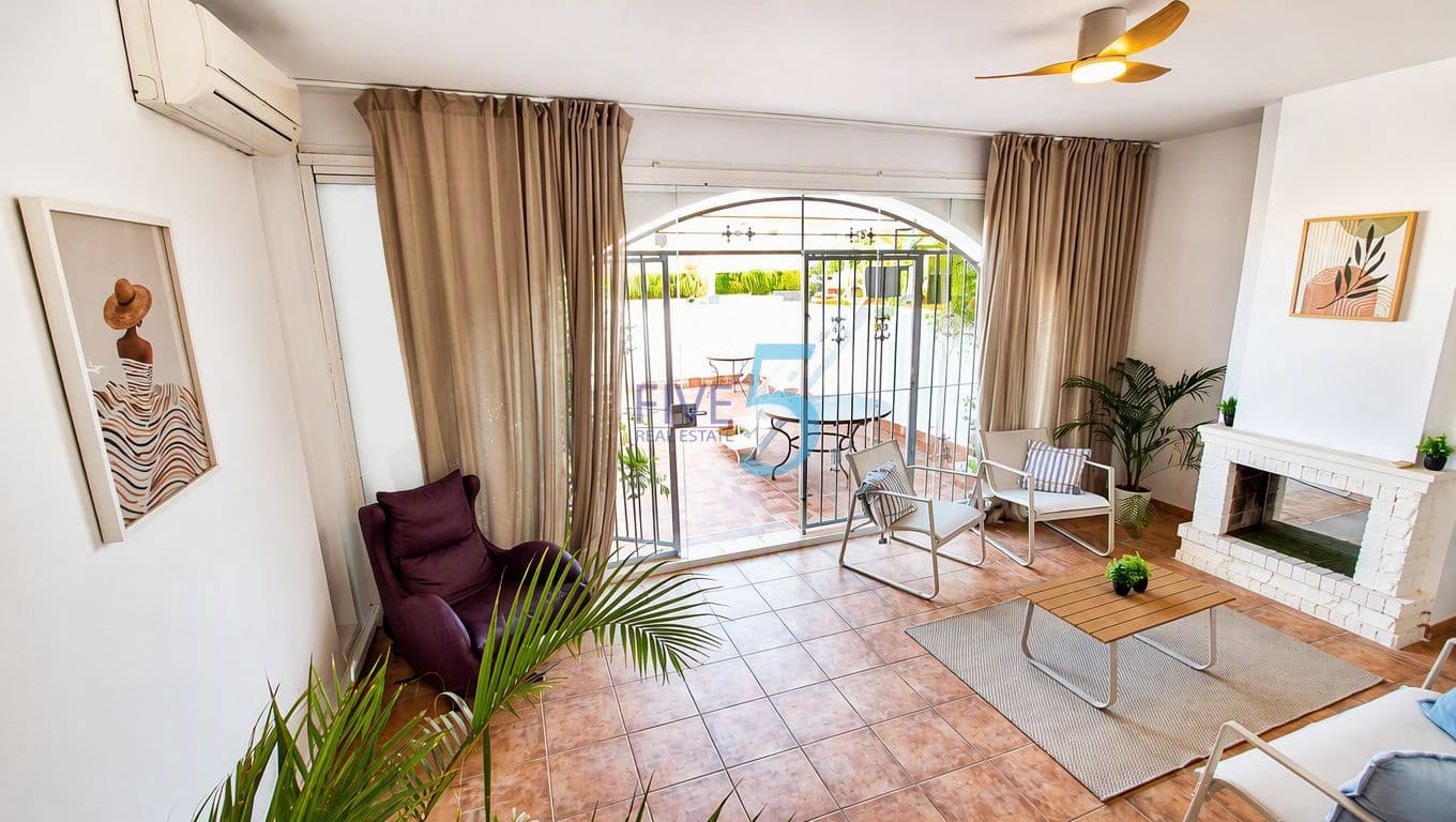 2 makuuhuone Paritalo myytävänä paikassa Playa Flamenca - 204 000 € (Ref: 10018793)