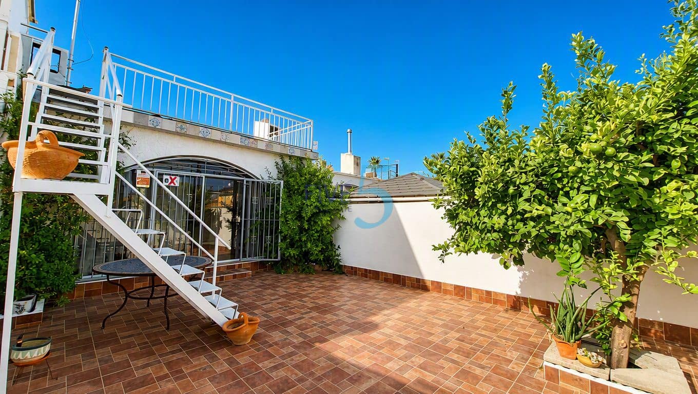2 makuuhuone Paritalo myytävänä paikassa Playa Flamenca - 204 000 € (Ref: 10018793)