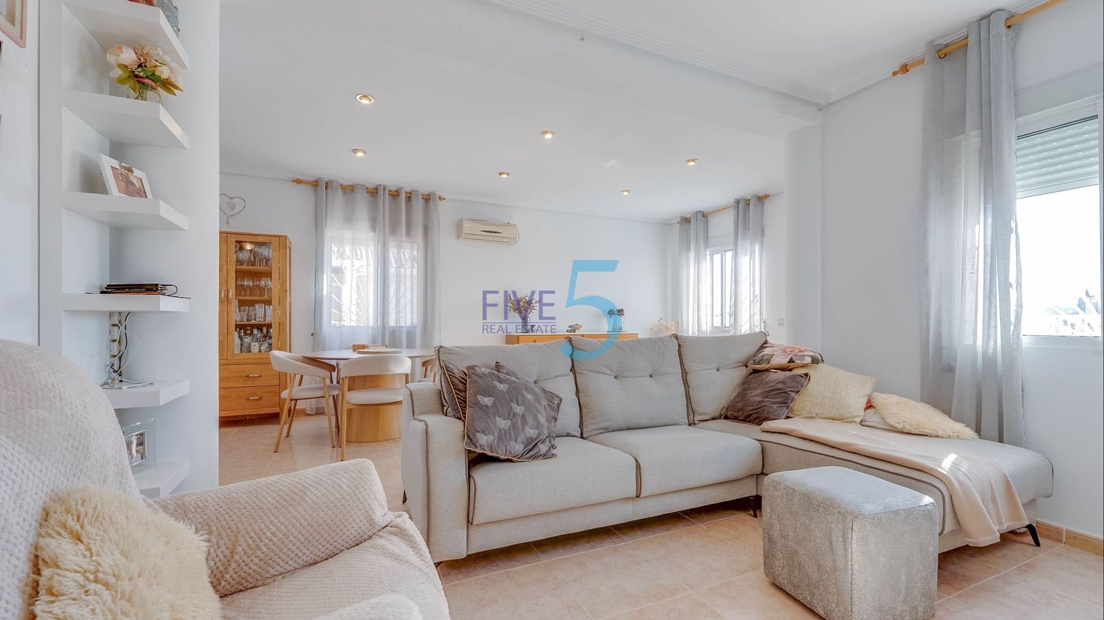 3 bedroom Villa for sale in Ciudad Quesada with pool garage - € 265,000 (Ref: 10019403)