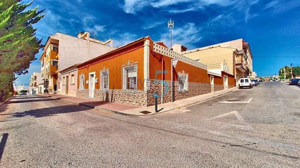 4 bedroom Semi-detached Villa for sale in Benijofar with garage - € 318,000 (Ref: 10019404)