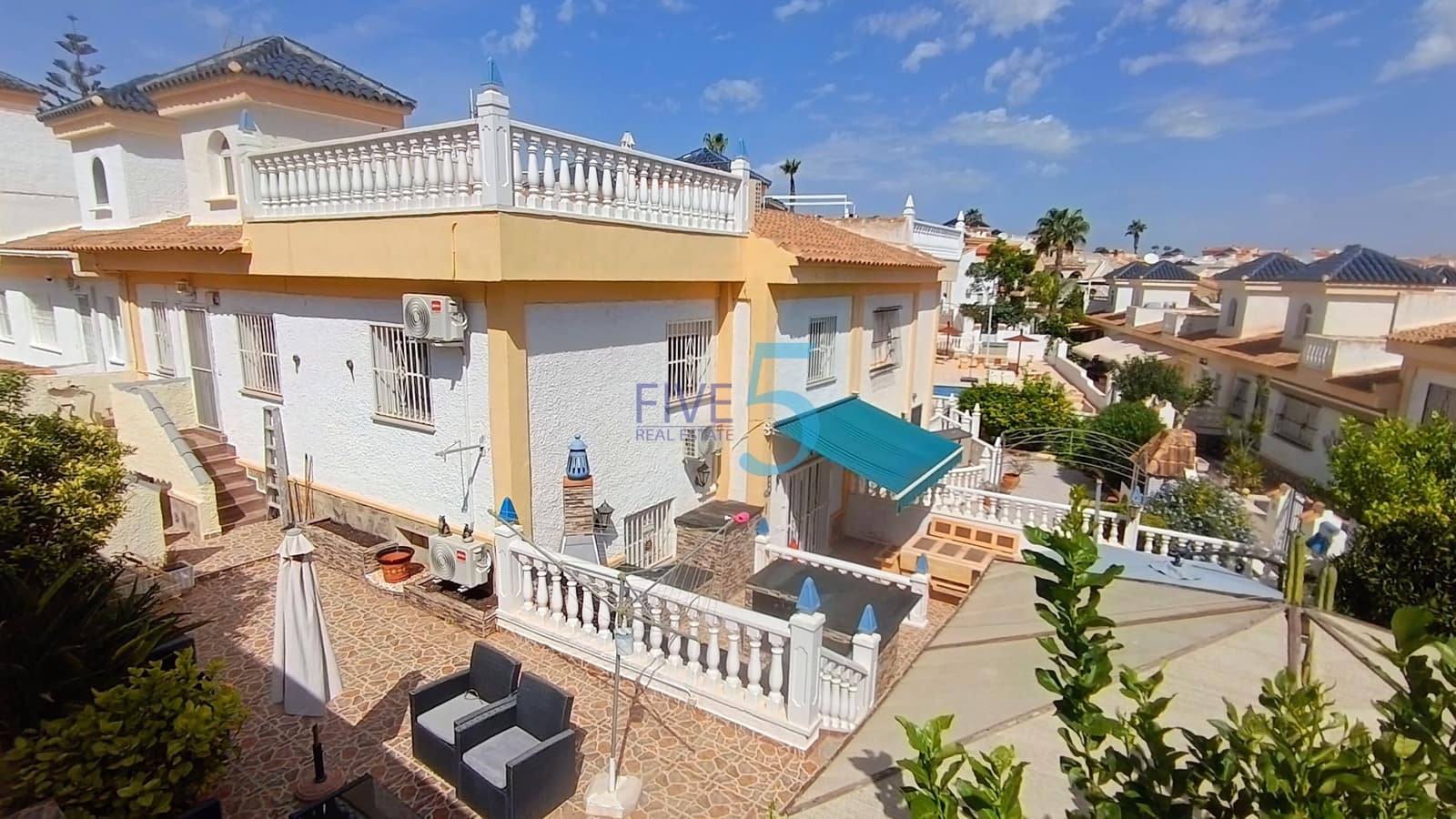 3 makuuhuone Huvila myytävänä paikassa Ciudad Quesada mukana uima-altaan - 265 000 € (Ref: 10019405)