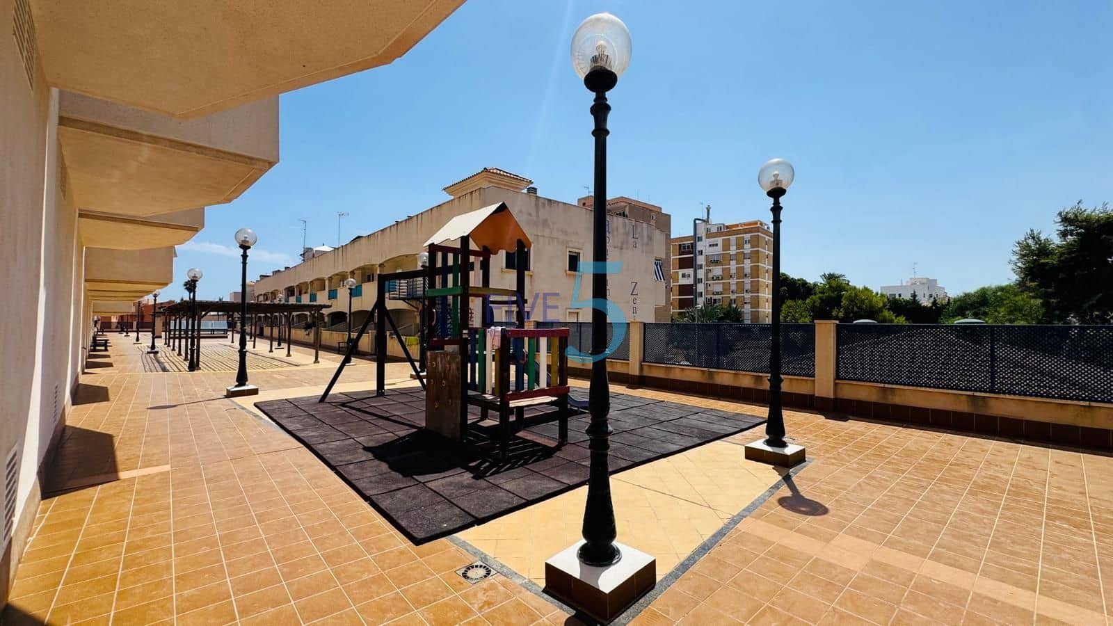 2 Zimmer Apartment zu verkaufen in La Zenia mit Pool Garage - 230.000 € (Ref: 10021768)