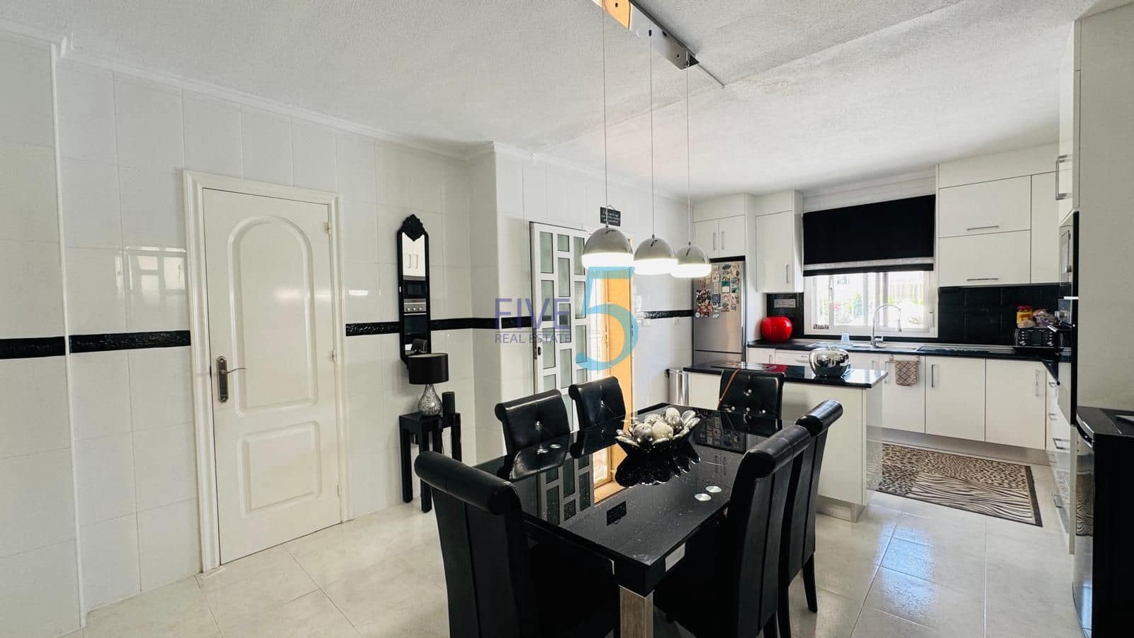 3 slaapkamer Huis te koop in Dona Pepa met zwembad - € 310.000 (Ref: 10023323)