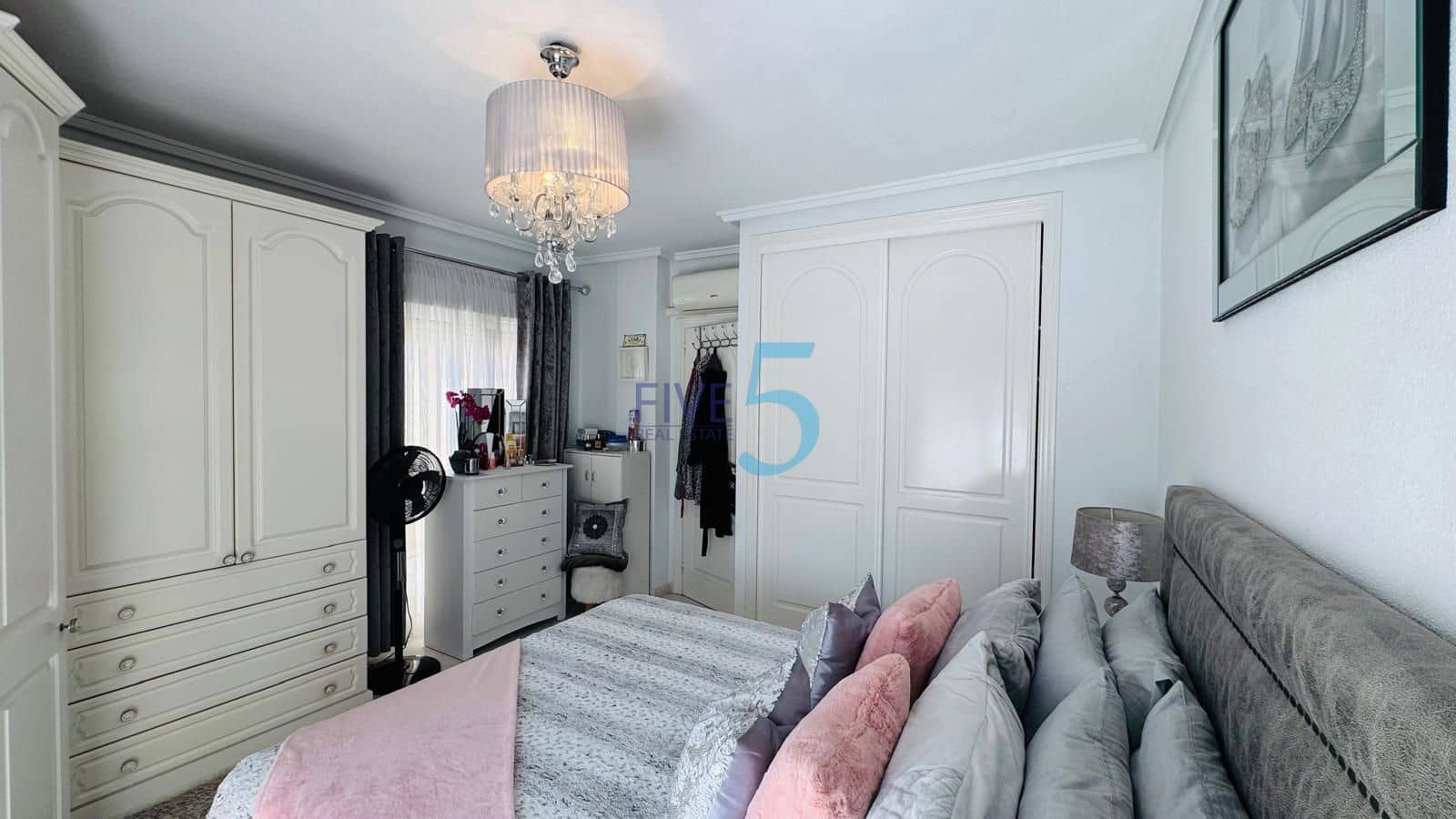 3 slaapkamer Huis te koop in Dona Pepa met zwembad - € 310.000 (Ref: 10023323)