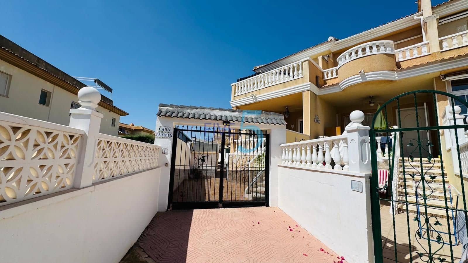 3 slaapkamer Huis te koop in Dona Pepa met zwembad - € 310.000 (Ref: 10023323)