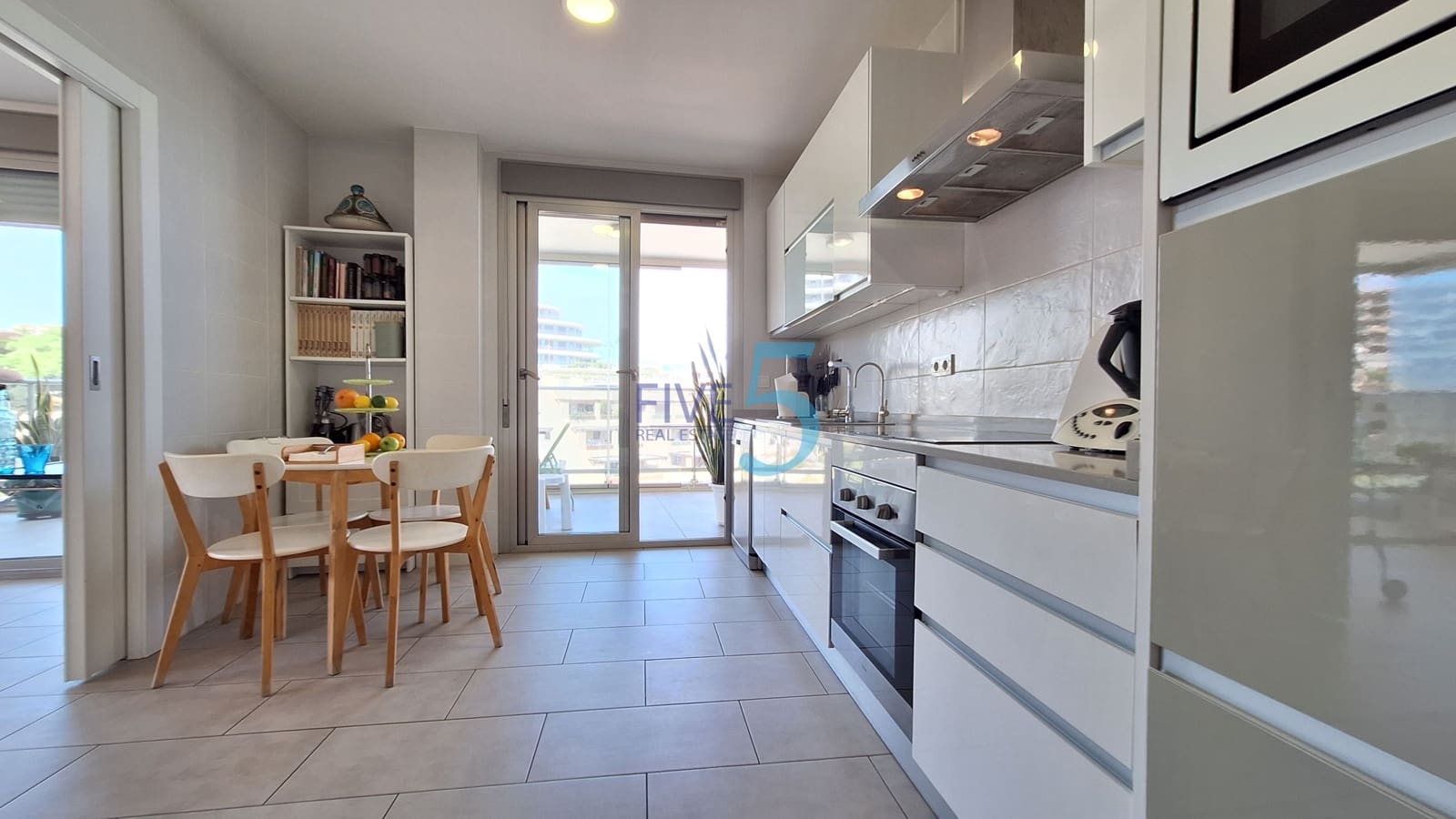 3 bedroom Apartment for sale in Arenales del Sol with pool garage - € 625,000 (Ref: 10026523)