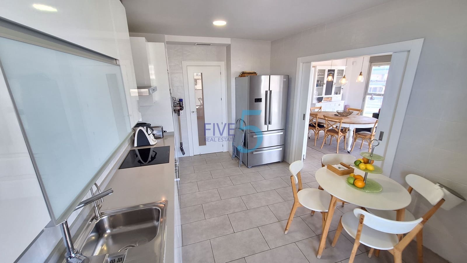3 bedroom Apartment for sale in Arenales del Sol with pool garage - € 625,000 (Ref: 10026523)