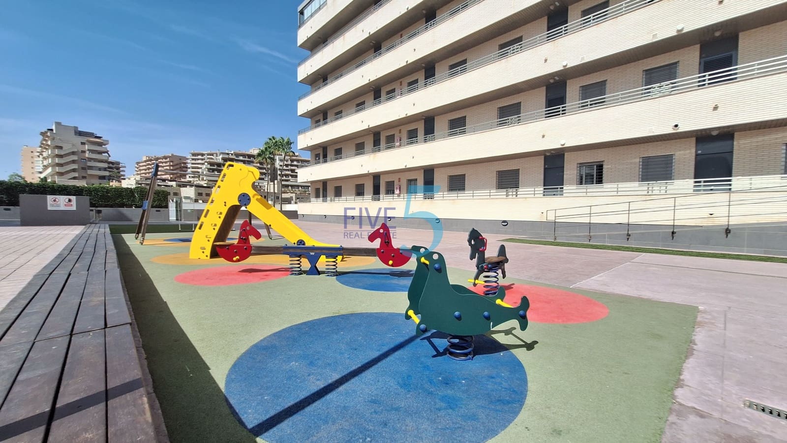 3 bedroom Apartment for sale in Arenales del Sol with pool garage - € 625,000 (Ref: 10026523)
