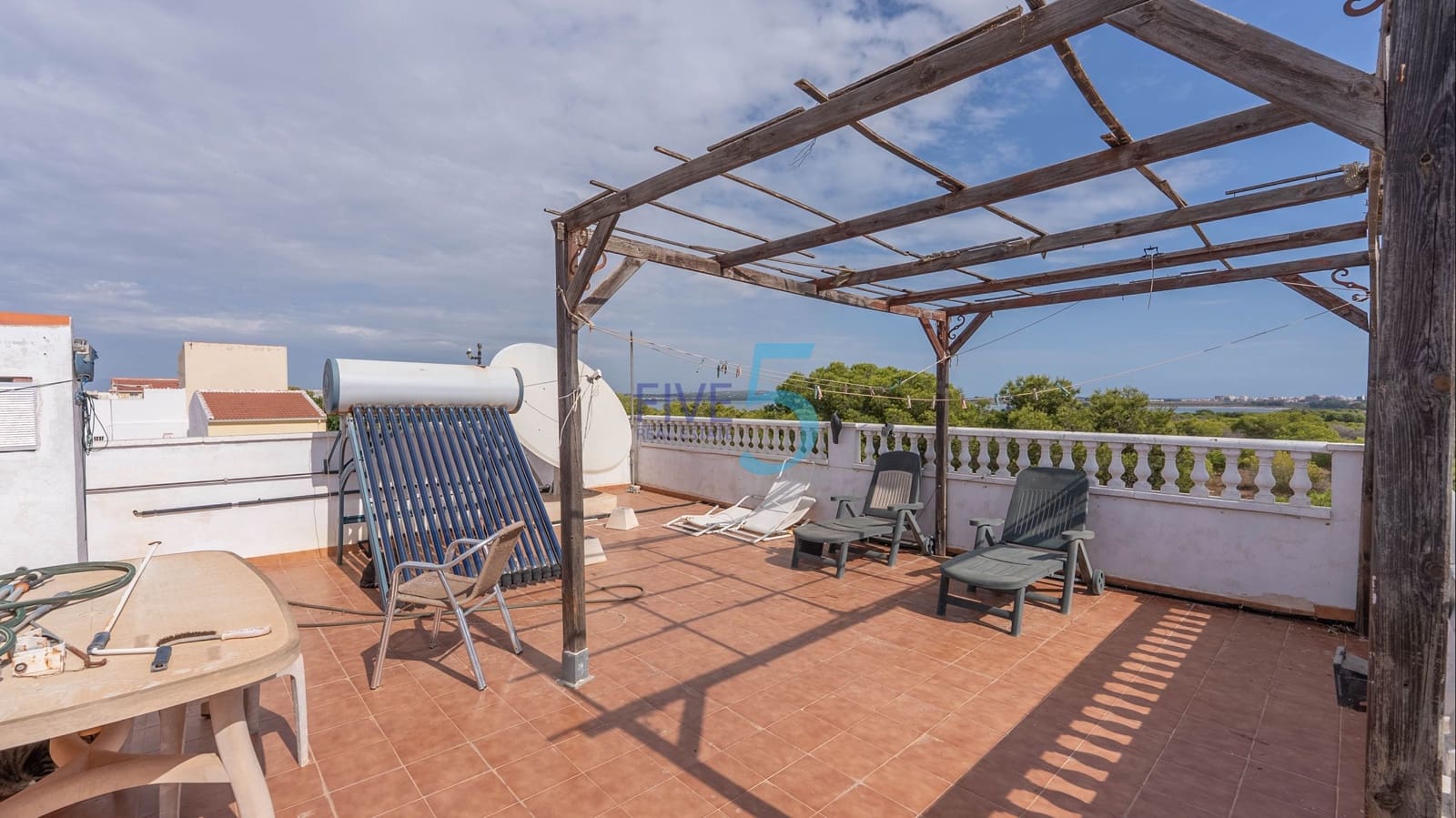 3 makuuhuone Omakotitalo myytävänä paikassa Torrevieja - 195 000 € (Ref: 10026524)