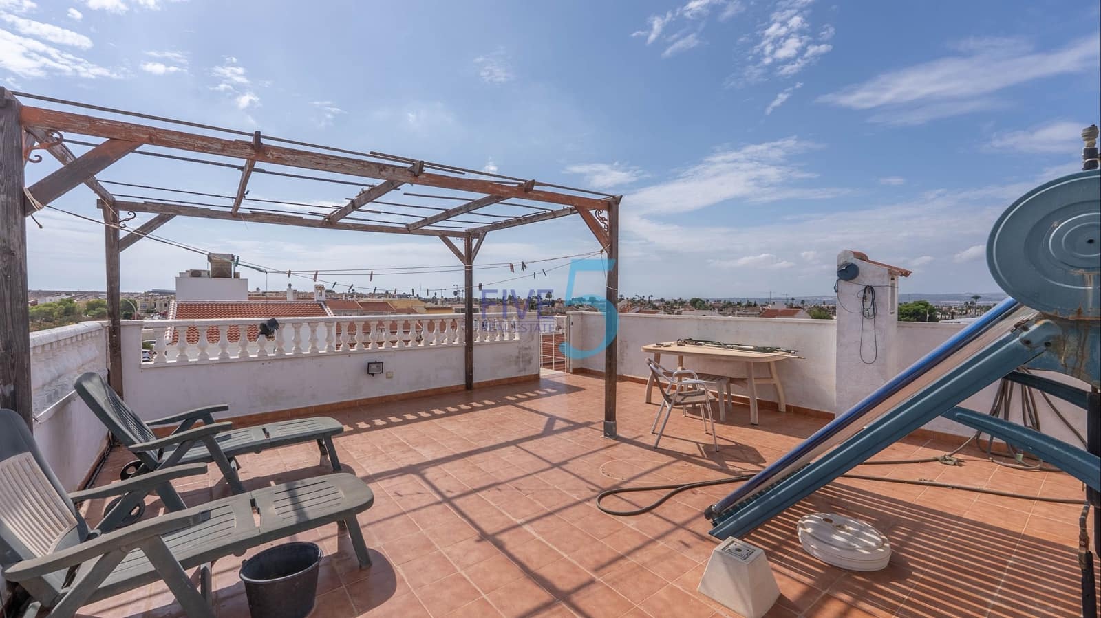 3 makuuhuone Omakotitalo myytävänä paikassa Torrevieja - 195 000 € (Ref: 10026524)