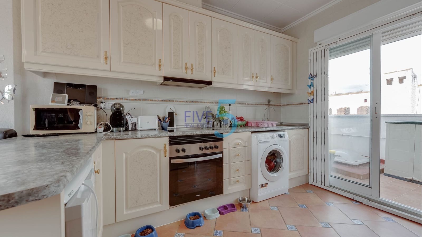 3 makuuhuone Omakotitalo myytävänä paikassa Torrevieja - 195 000 € (Ref: 10026524)