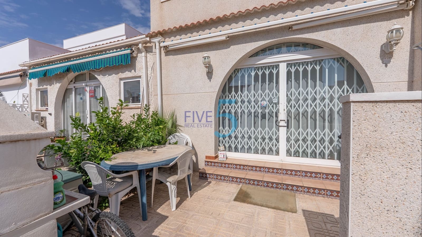 3 makuuhuone Omakotitalo myytävänä paikassa Torrevieja - 195 000 € (Ref: 10026524)
