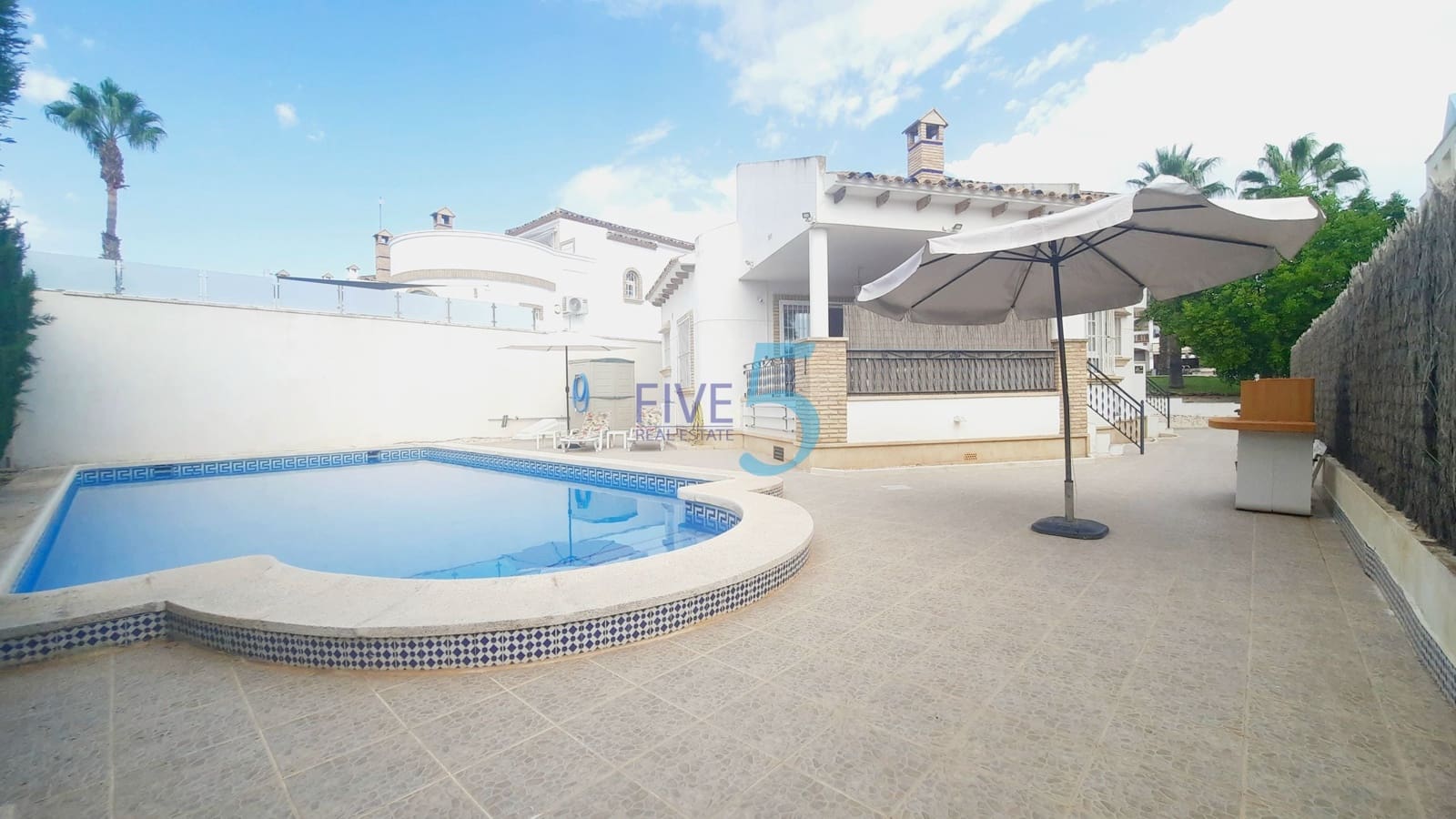 3 slaapkamer Villa te koop in Villamartin met zwembad garage - € 495.000 (Ref: 10027553)