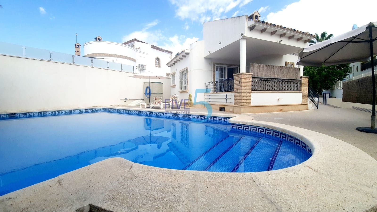 3 slaapkamer Villa te koop in Villamartin met zwembad garage - € 495.000 (Ref: 10027553)