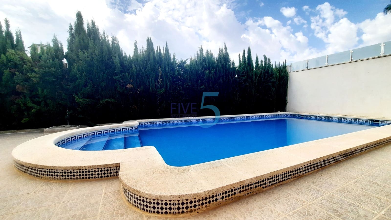 3 slaapkamer Villa te koop in Villamartin met zwembad garage - € 495.000 (Ref: 10027553)
